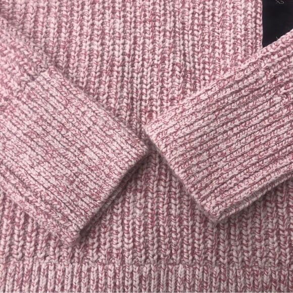 Banana Republic Pale Pink Sweater - Picture 3 of 6